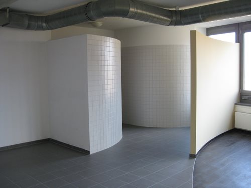 Cooles Design ist auch mit zementgebundenen Nassraumplatten möglich